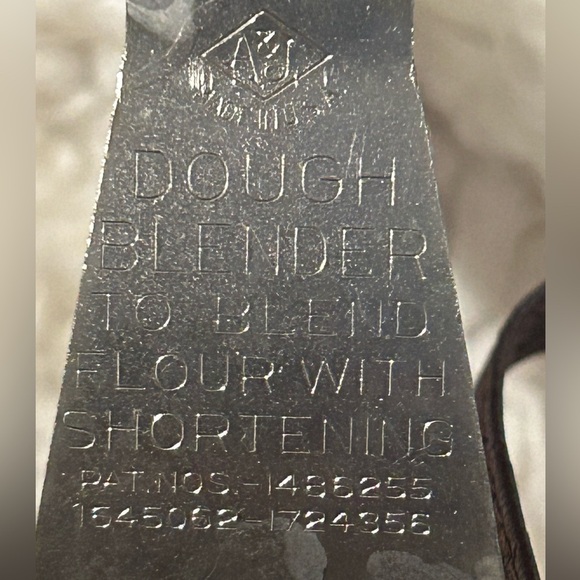 Vintage Wooden Rolling Pin/A&J flour blender HG004 in pantry - Picture 4 of 8